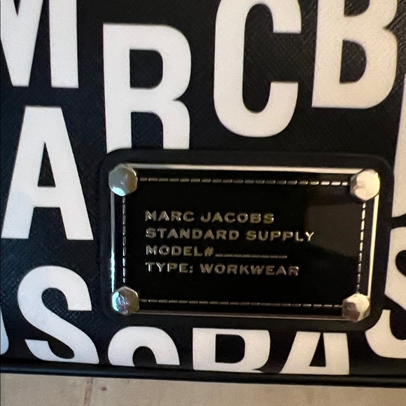 Marc Jacobs signature dome crossbody (NWOT) - Picture 2 of 5